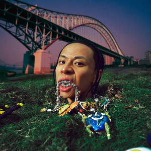 漂亮熟女人妻光着屁屁在厨房
