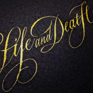 漂亮熟女人妻光着屁屁在厨房
